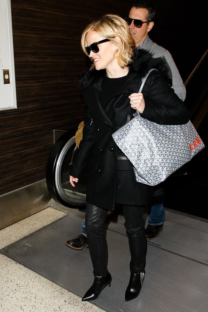 Dakota Fanning Carries Her Goyard Personalized Tote With Her Initials  07/25/2022 • CelebMafia