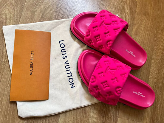 Look at these super comfy Louis Vuitton Slippers Houseshoes DHGate  Replicas. Get them now at  :  r/DHGateRepLadies