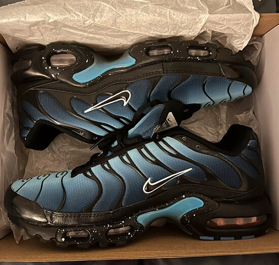 Comparison of authentic and replica Nike TN sneakers