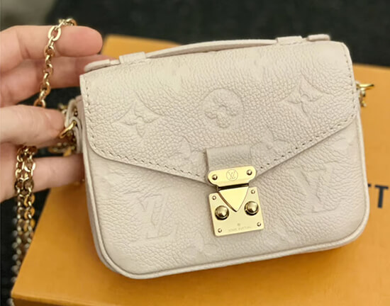 DHgate Louis Vuitton Pochette Metis Dupe Bag