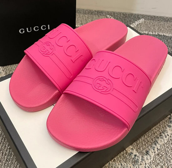 Comfortable cheap Gucci slippers  in pink, perfect for a casual summer look.
