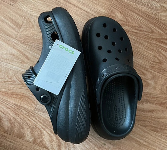 Close-up of cheap Crocs dupes showcasing their breathable design and comfort-focused features